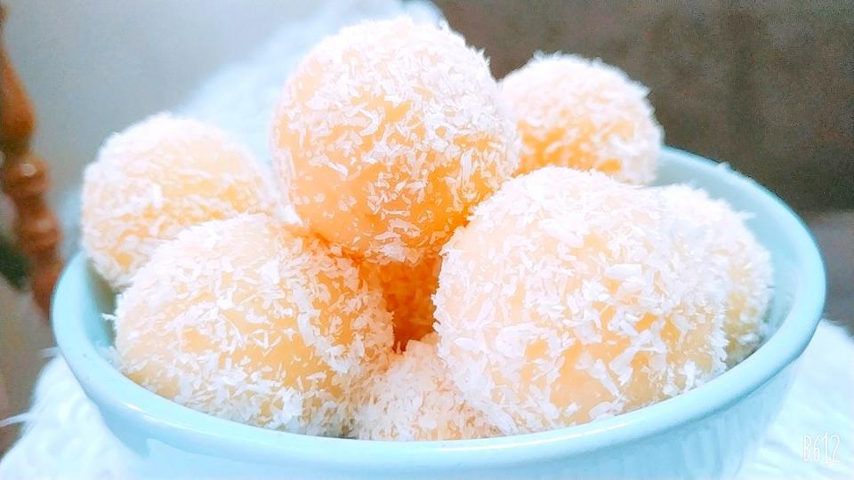 Rice flour laddoo